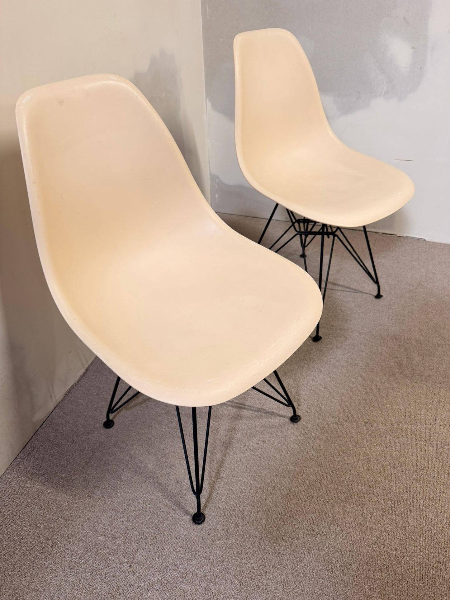 Design Schalenstuhl beige ähnlich wie Vitra Eames