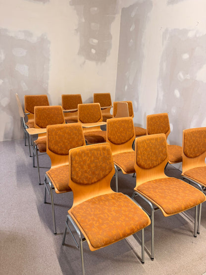 Vintage Stühle mit Schreibplatte stapelbar Seminarstuhl