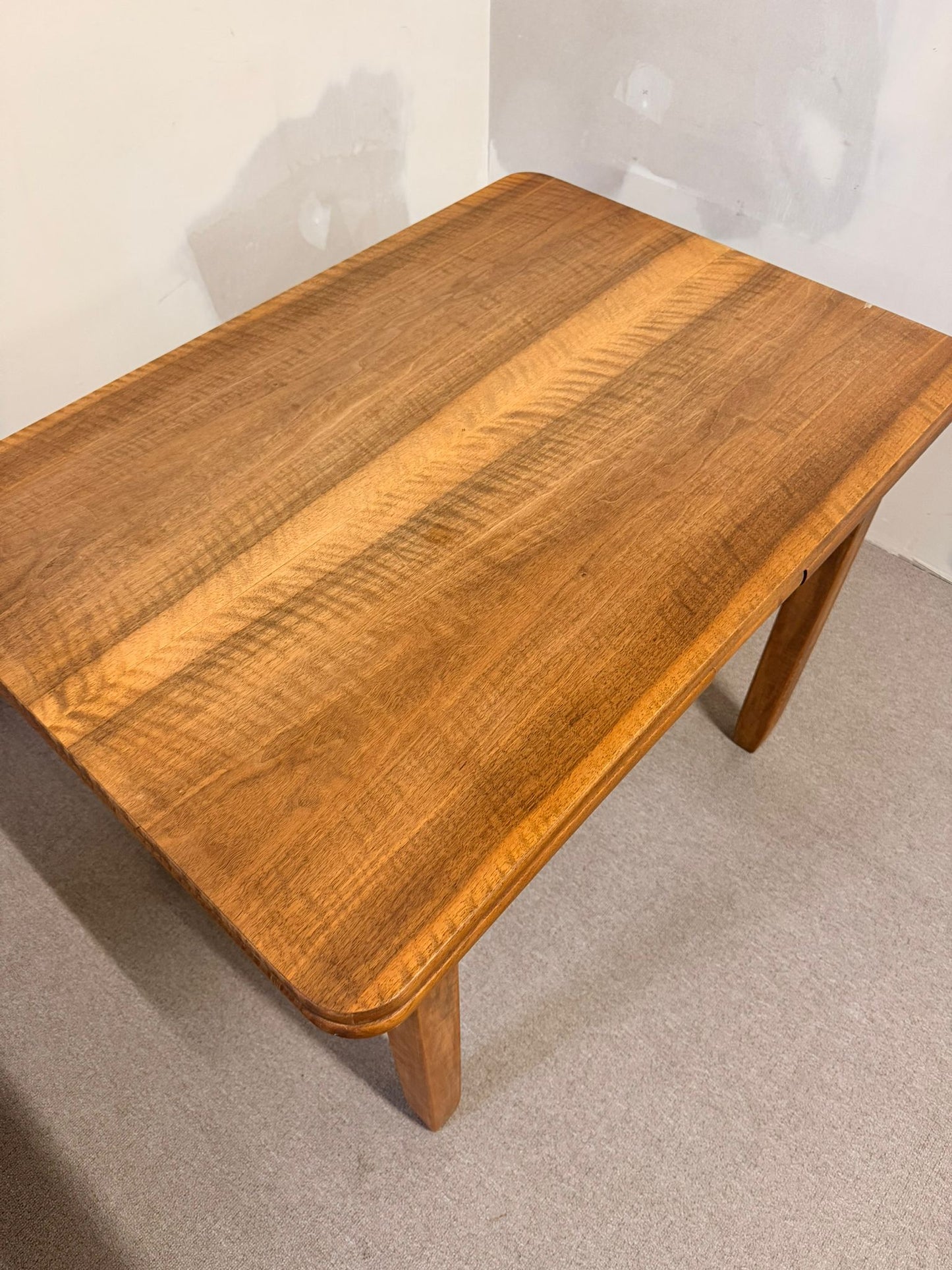 Rustikaler Massivholztisch, ausziehbar mit 2 Platten