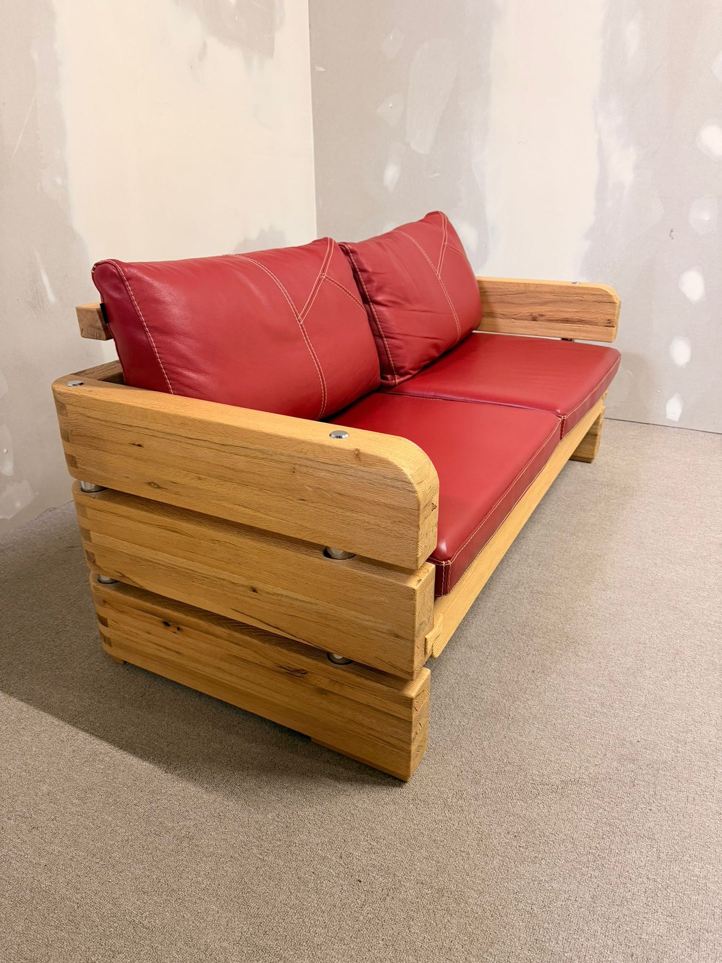 Massivholz Sofa rotes Leder Sprenger Möbel Schweiz