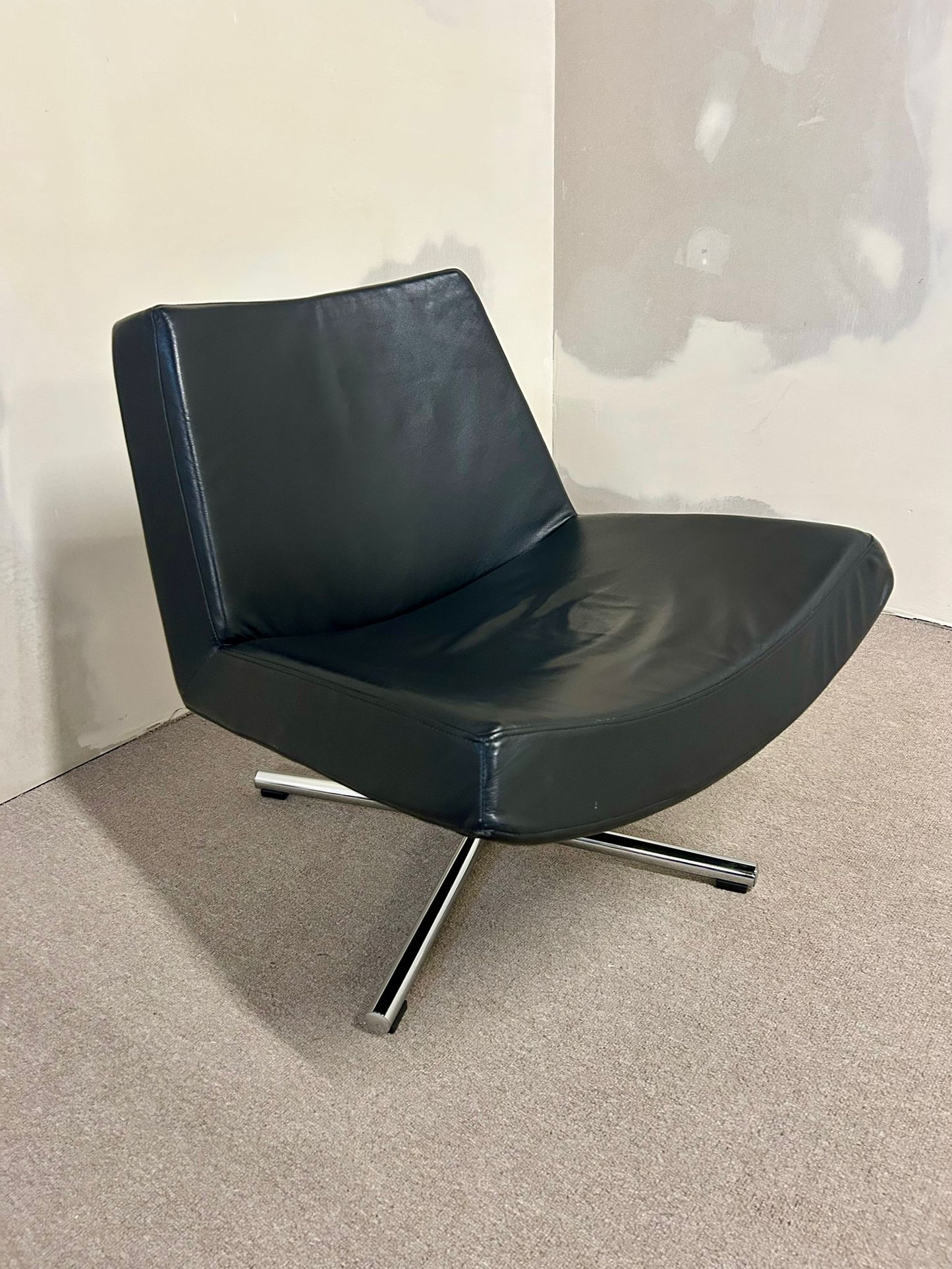 Designer Drehsessel aus Leder, schwarz, Loungesessel, Sessel