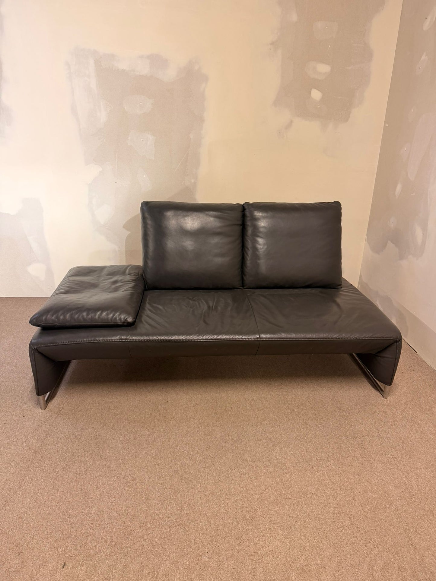 Koinor 2er Designersofa Ramon aus  Leder Grau, Metallfüsse