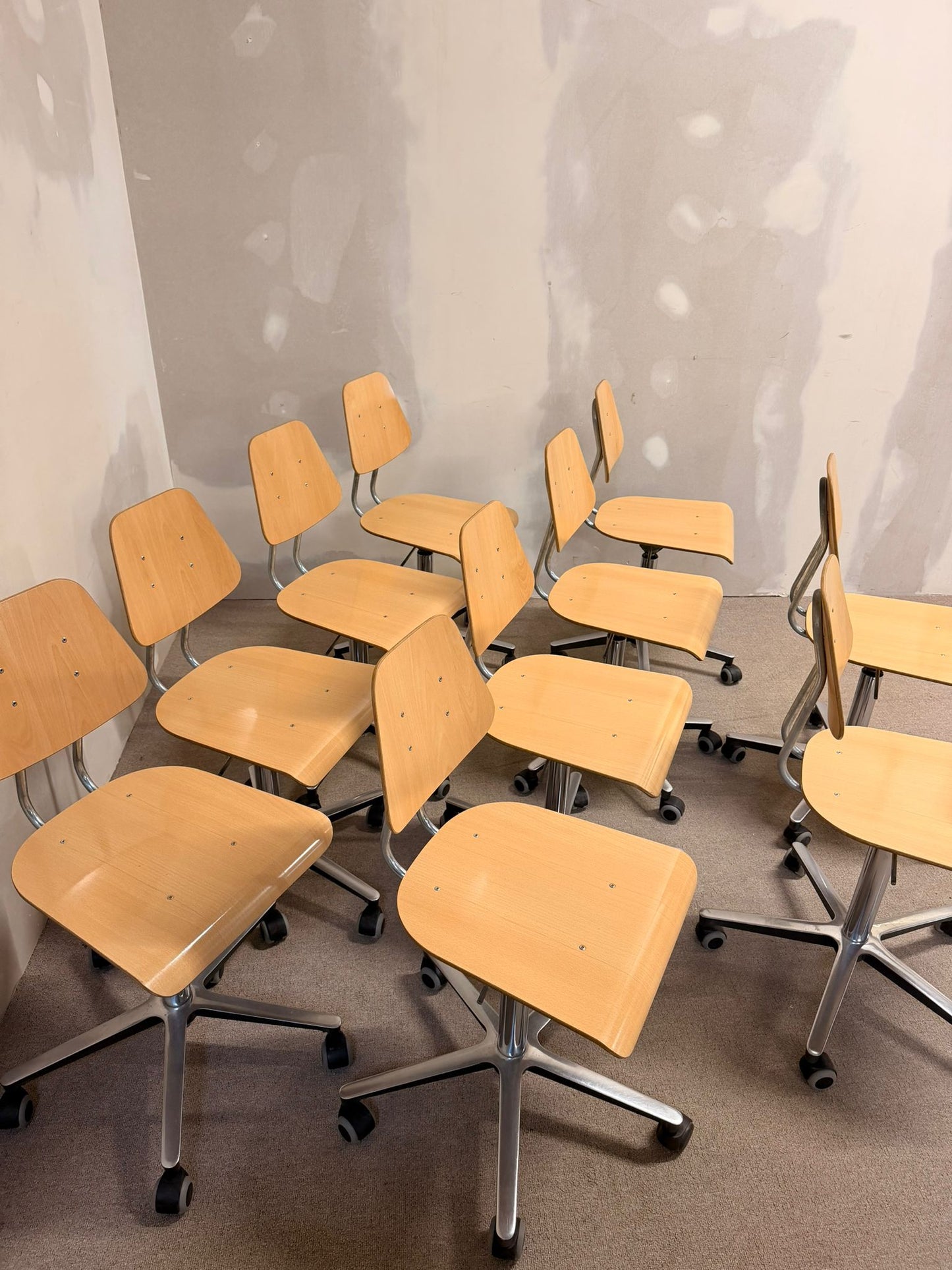 Schweizer Atelier Embru Schulstuhl Bürostuhl mit Rollen 38x