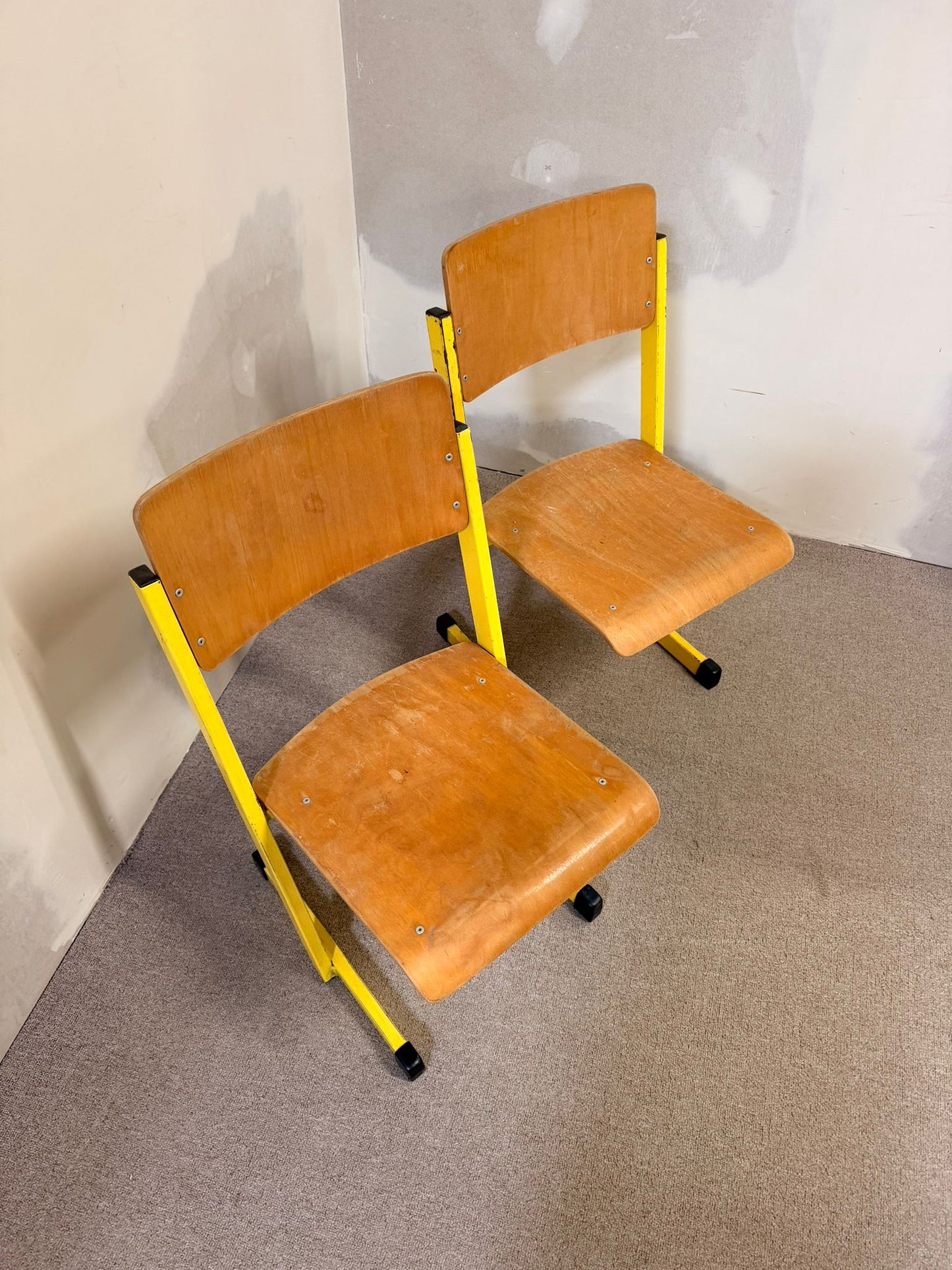 Vintage Schulstuhl in gelb, Stapelstühle für Kinder