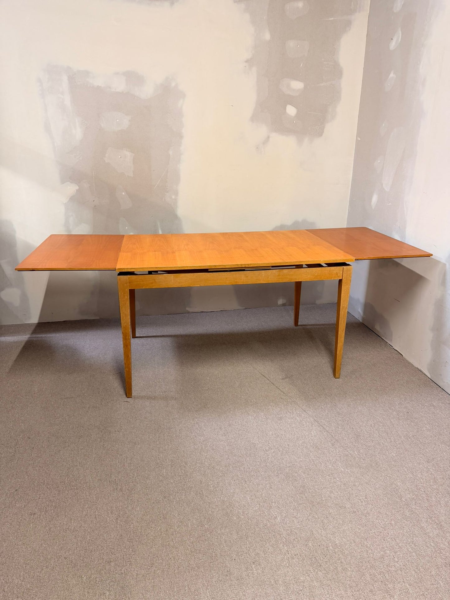 Kondor Tisch aus Teakholz Furnier ausziehbar Made in Germany