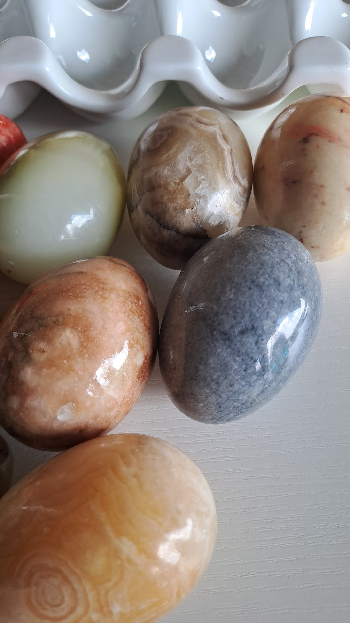 13 Vintage Naturstein Eier Marmor Onyx mit Eierhalter