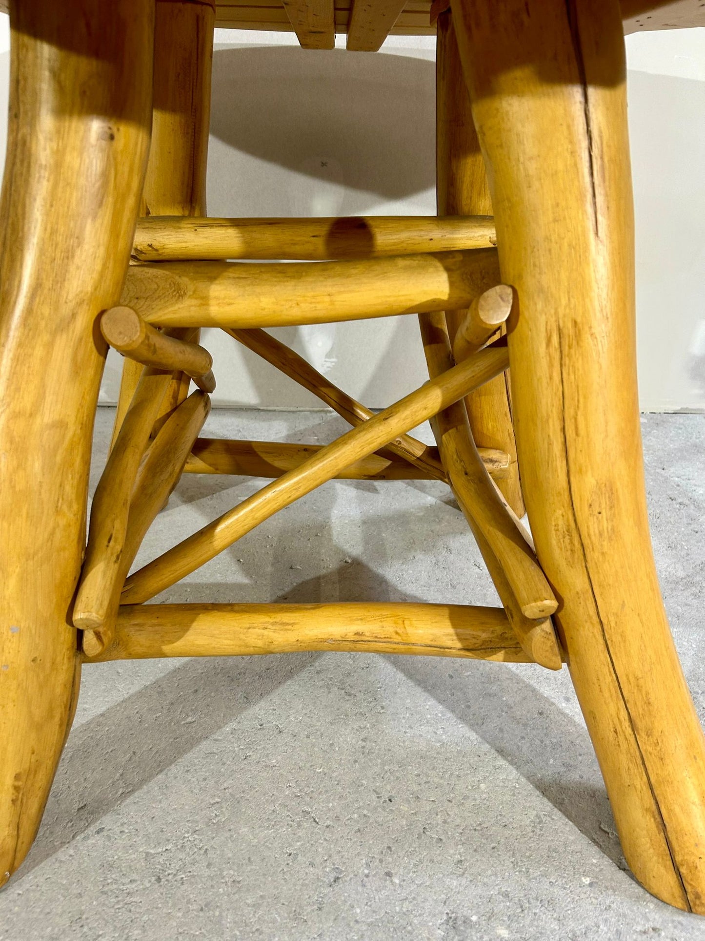 Rustikaler Gartentisch Teak Holz Esstisch rund massiv stabil