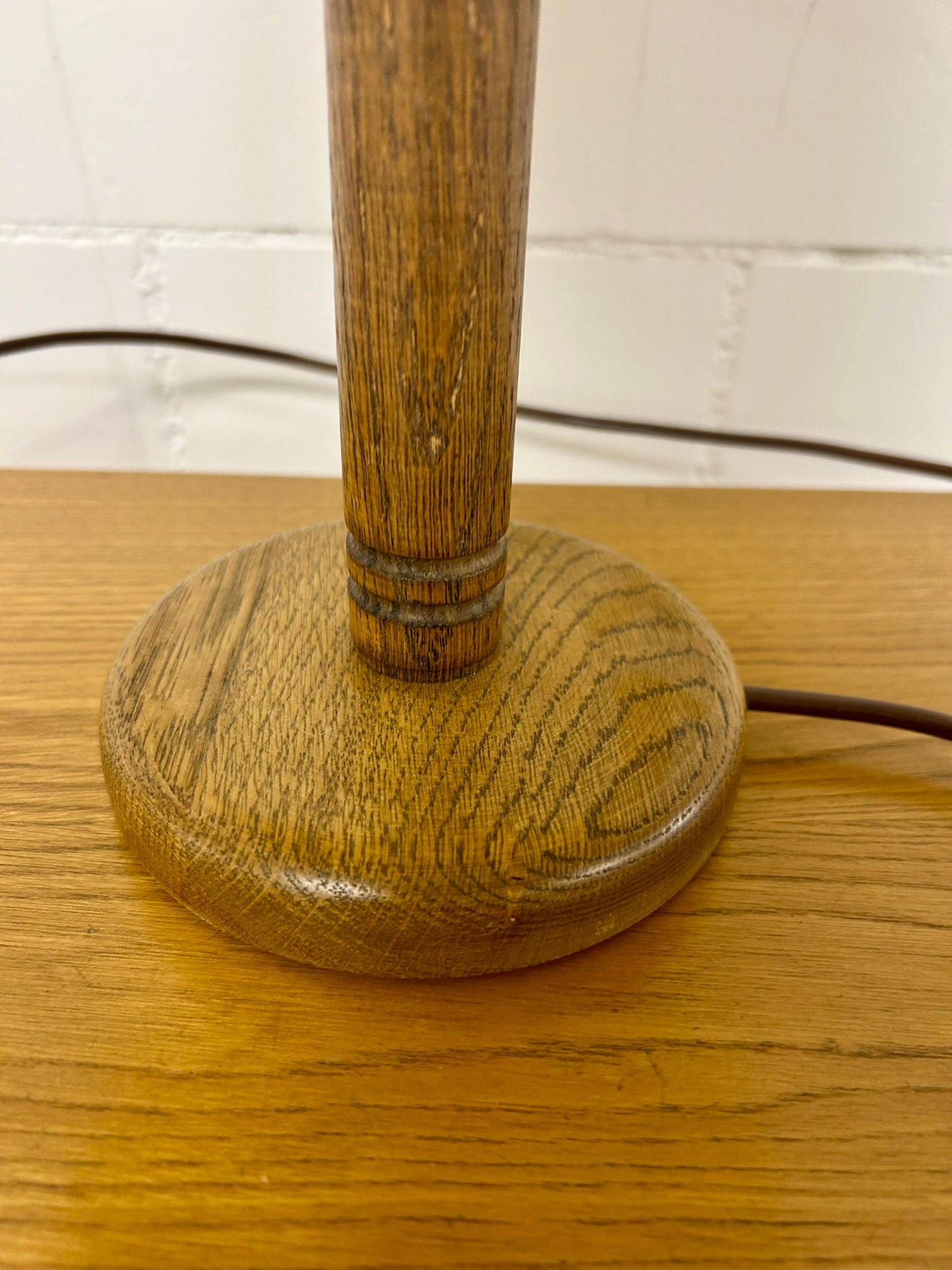 Vintage Tischlampe Holzfuss Lampenschirm aus Pergament
