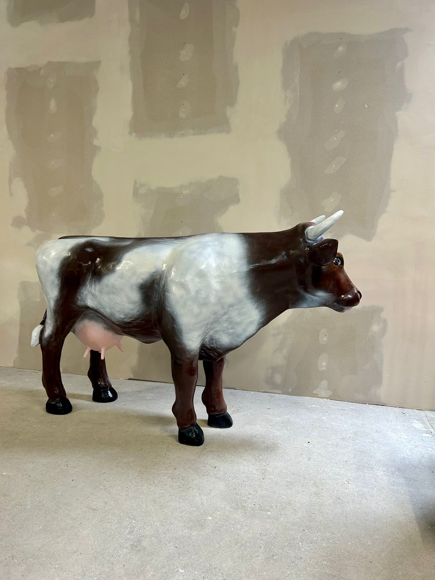 Deko Kuh Figur Lebensgross braun/weiss Garten Aussteller