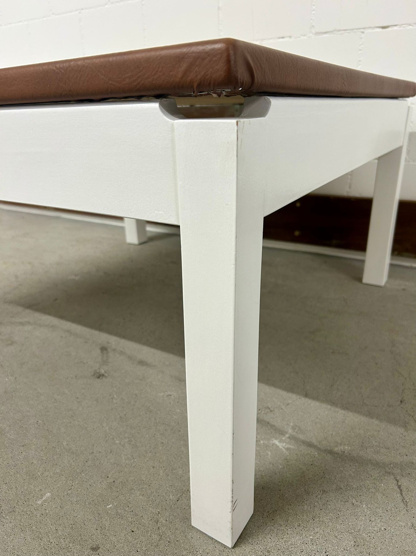 Couchtisch Beistelltisch brauner Lederlook Gestell weiss