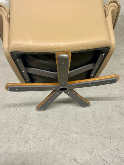Mid-Century Leder Drehsessel, Möbelindustrie SEM