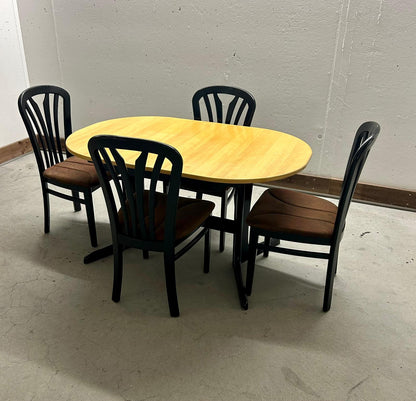 Esstischgruppe, 1 ausziehbarer Tisch und 4 Stühle, 5 teilig