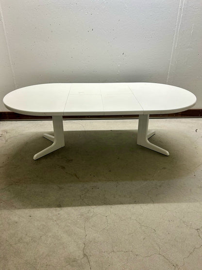 Weisser Ausziehtisch, oval, Esstisch aus massiv Holz