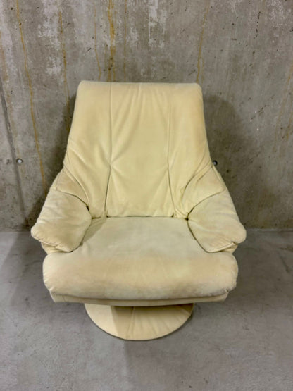 Bequemer Wildleder Sessel mit Hocker, von a.r.s, Relax Sessel