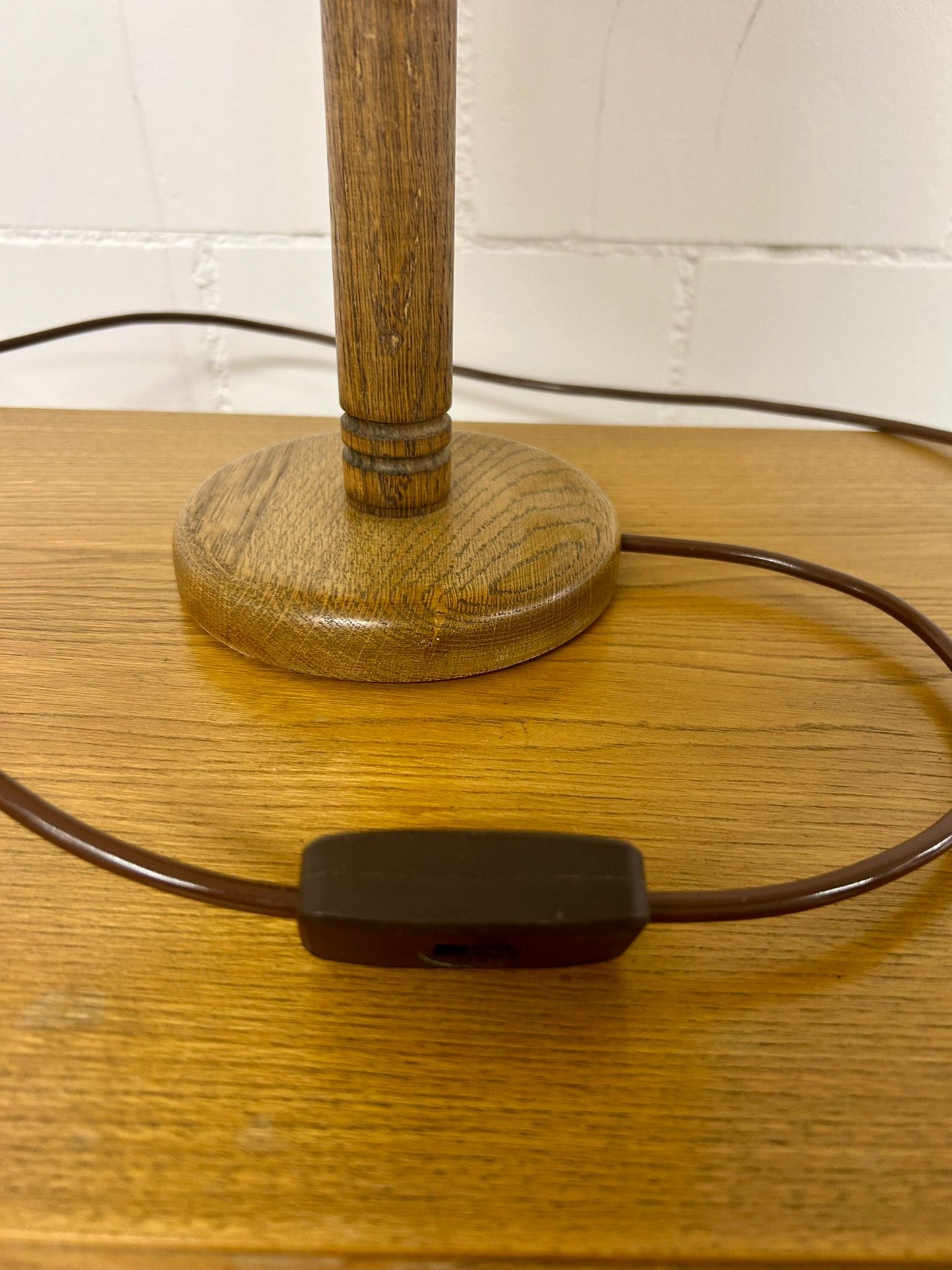 Vintage Tischlampe Holzfuss Lampenschirm aus Pergament