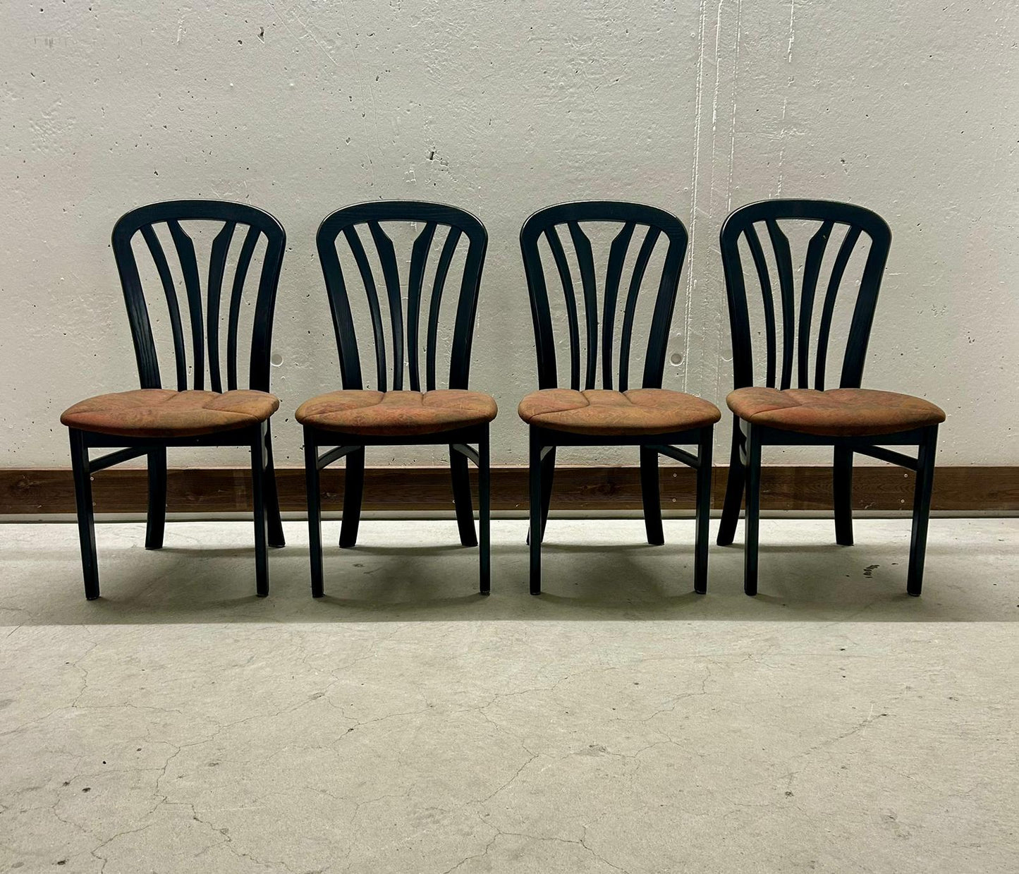 4er Set Holzstühle, Vintage Design, schwarz/orange, Top!