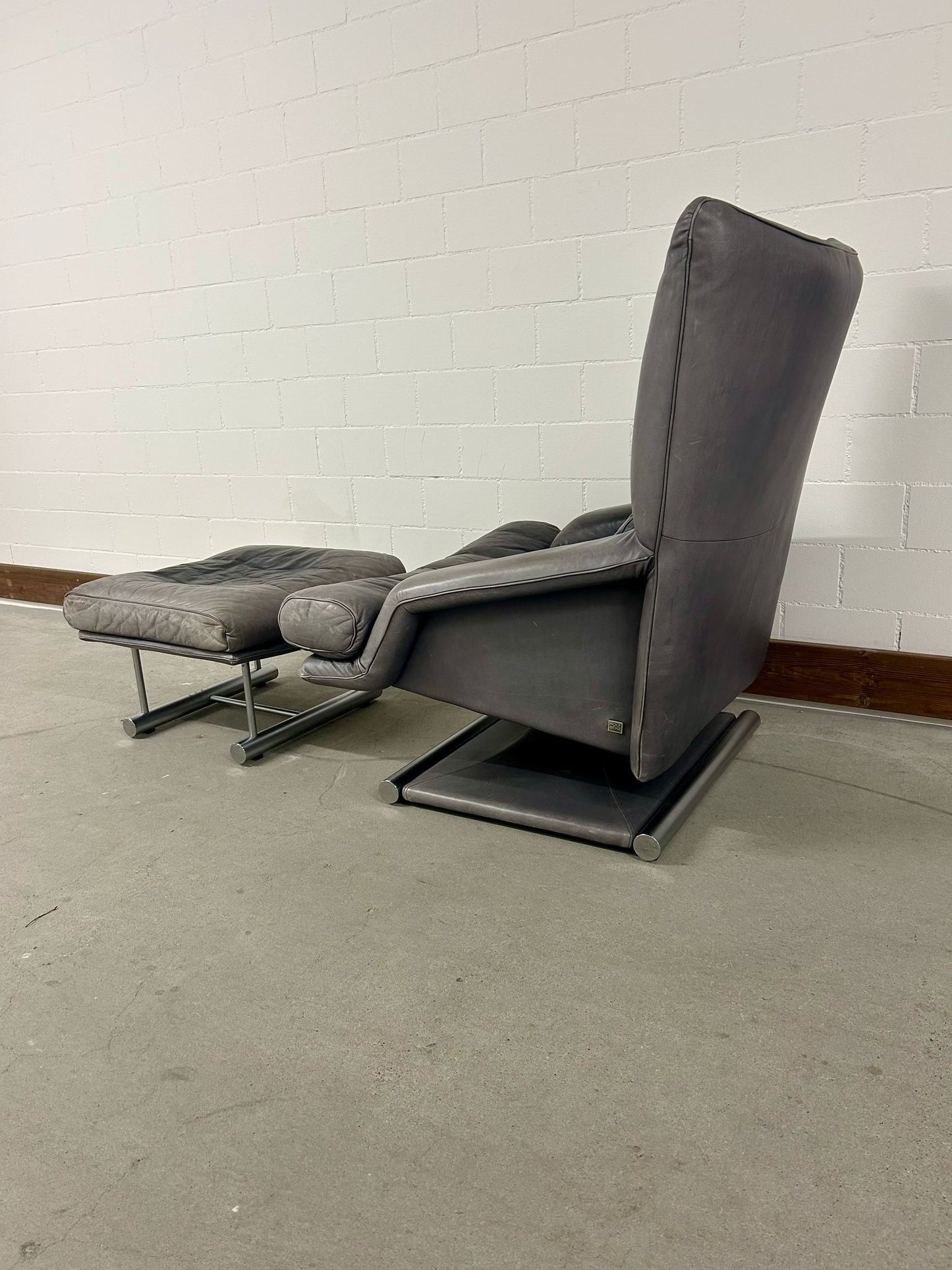 Design Leder Sessel mit Fusshocker Chromgestell Rolf Benz
