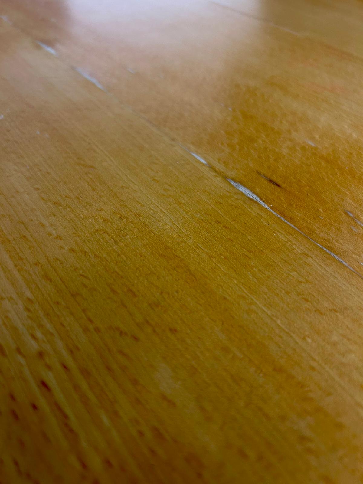 Ausziehbarer Esstisch helles Holz schwarzes Gestell oval
