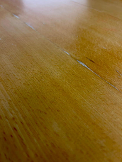 Ausziehbarer Esstisch helles Holz schwarzes Gestell oval