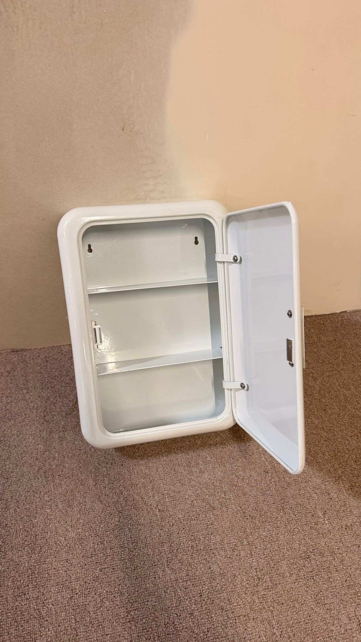 Vintage Erste-Hilfe-Schrank Medizinschrank aus Metall