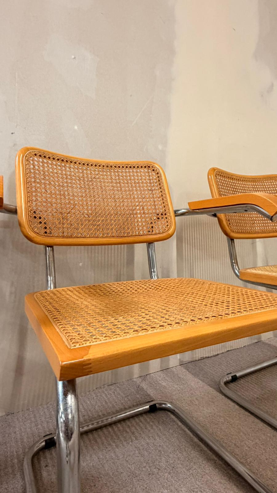 Cesca Freischwinger mit Armlehne im Marcel Breuer Stil