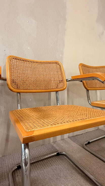 Cesca Freischwinger mit Armlehne im Marcel Breuer Stil