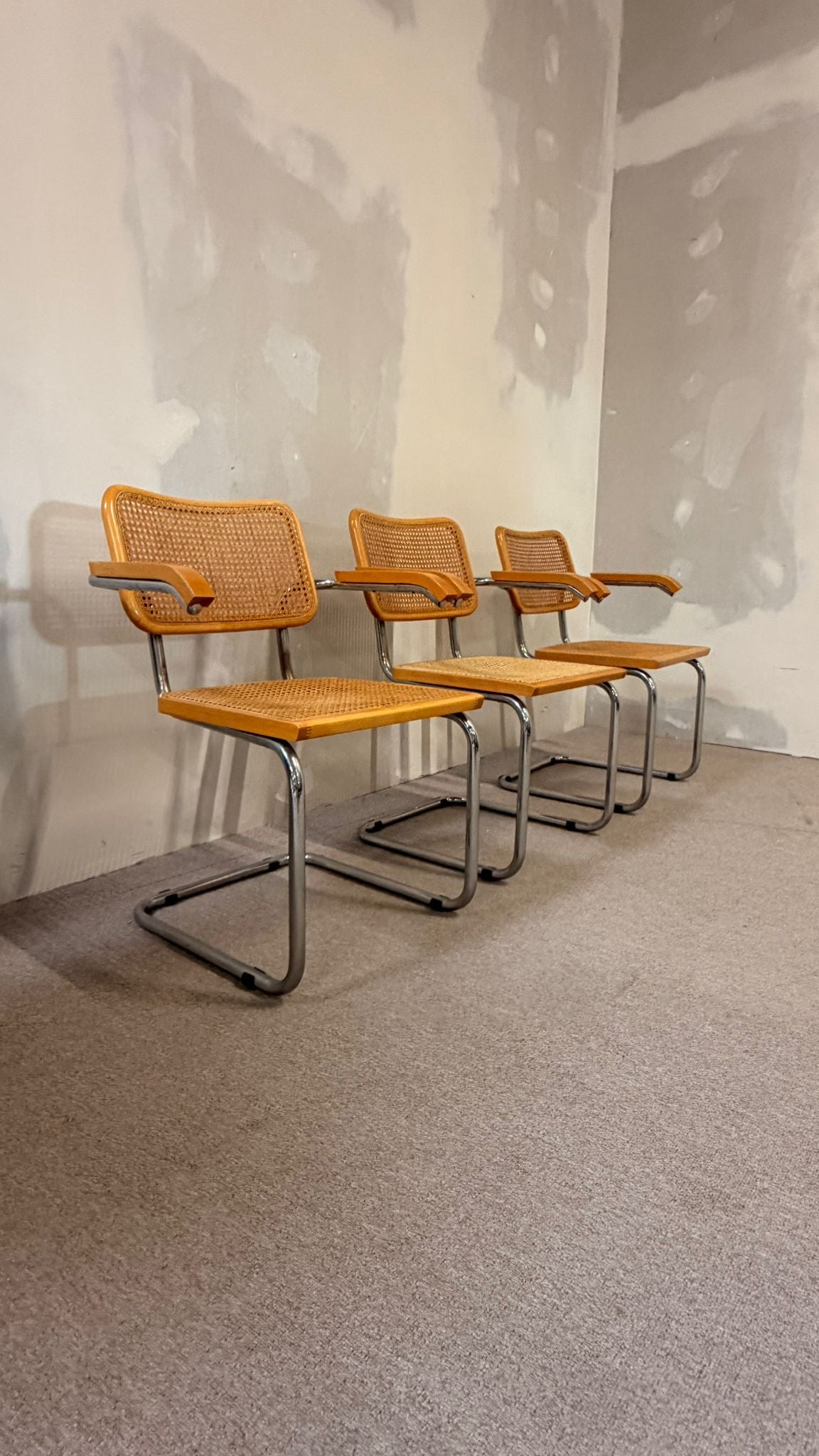 Cesca Freischwinger mit Armlehne im Marcel Breuer Stil