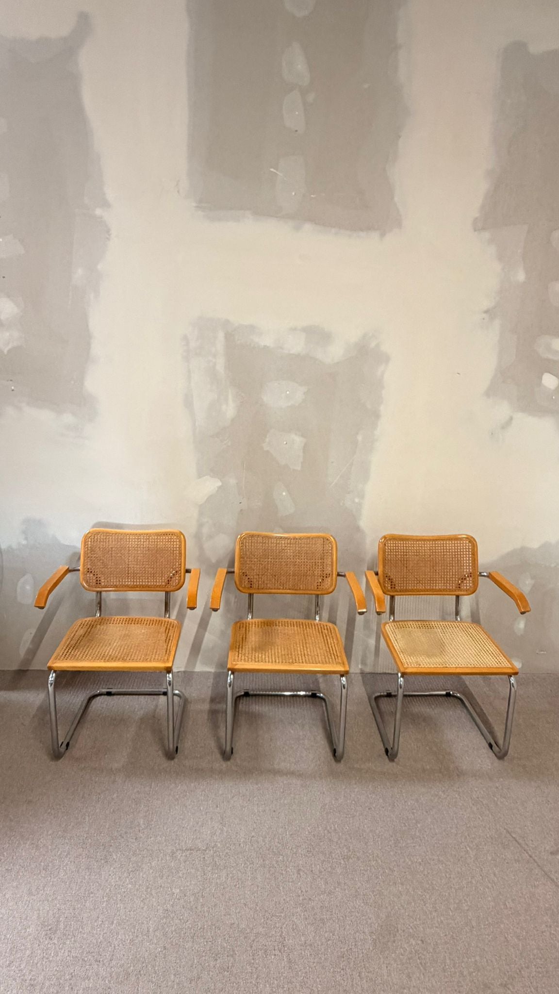 Cesca Freischwinger mit Armlehne im Marcel Breuer Stil