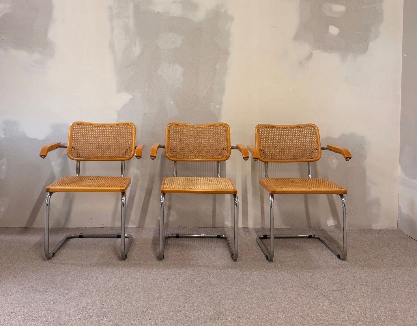 Cesca Freischwinger mit Armlehne im Marcel Breuer Stil