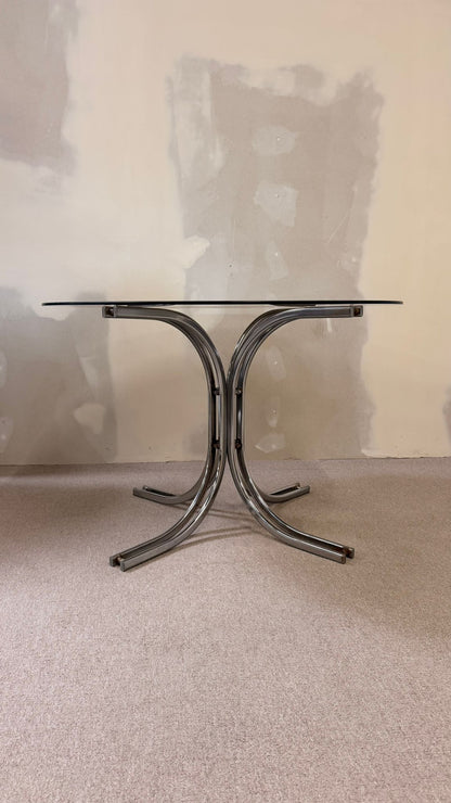 Italienischer Vintage Esstisch mit Rauchglasplatte Chromfuss