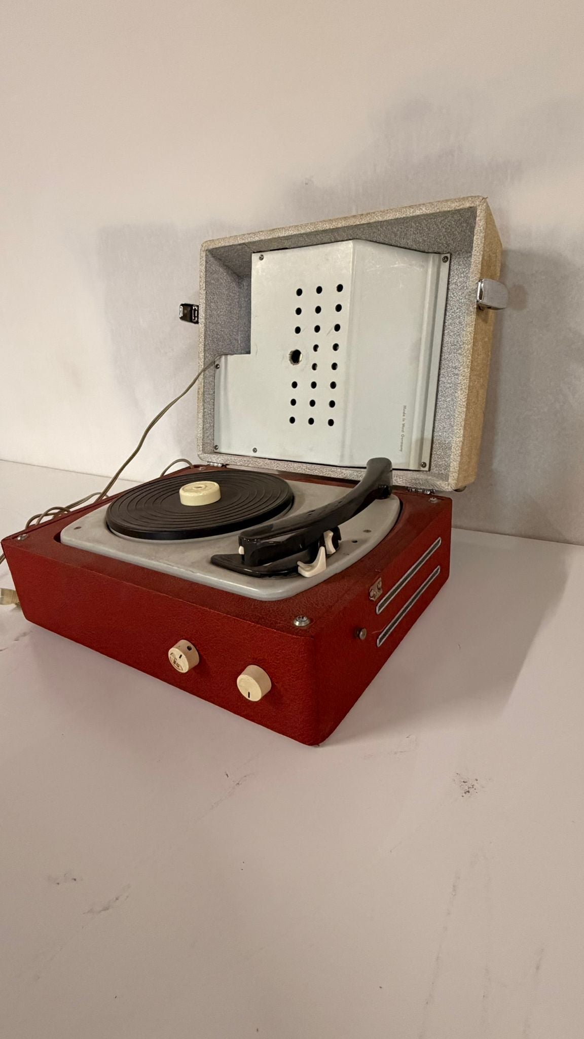 Vintage retro Kofferplattenspieler Dual Party im Koffer 60`s