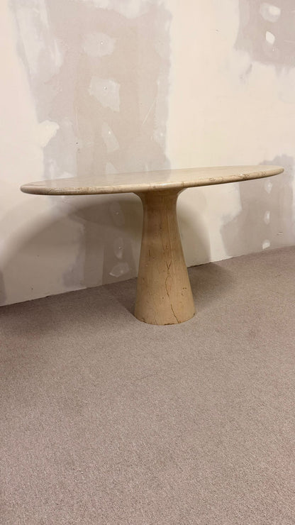 Italienischer Esstisch aus Marmor in ovaler Form
