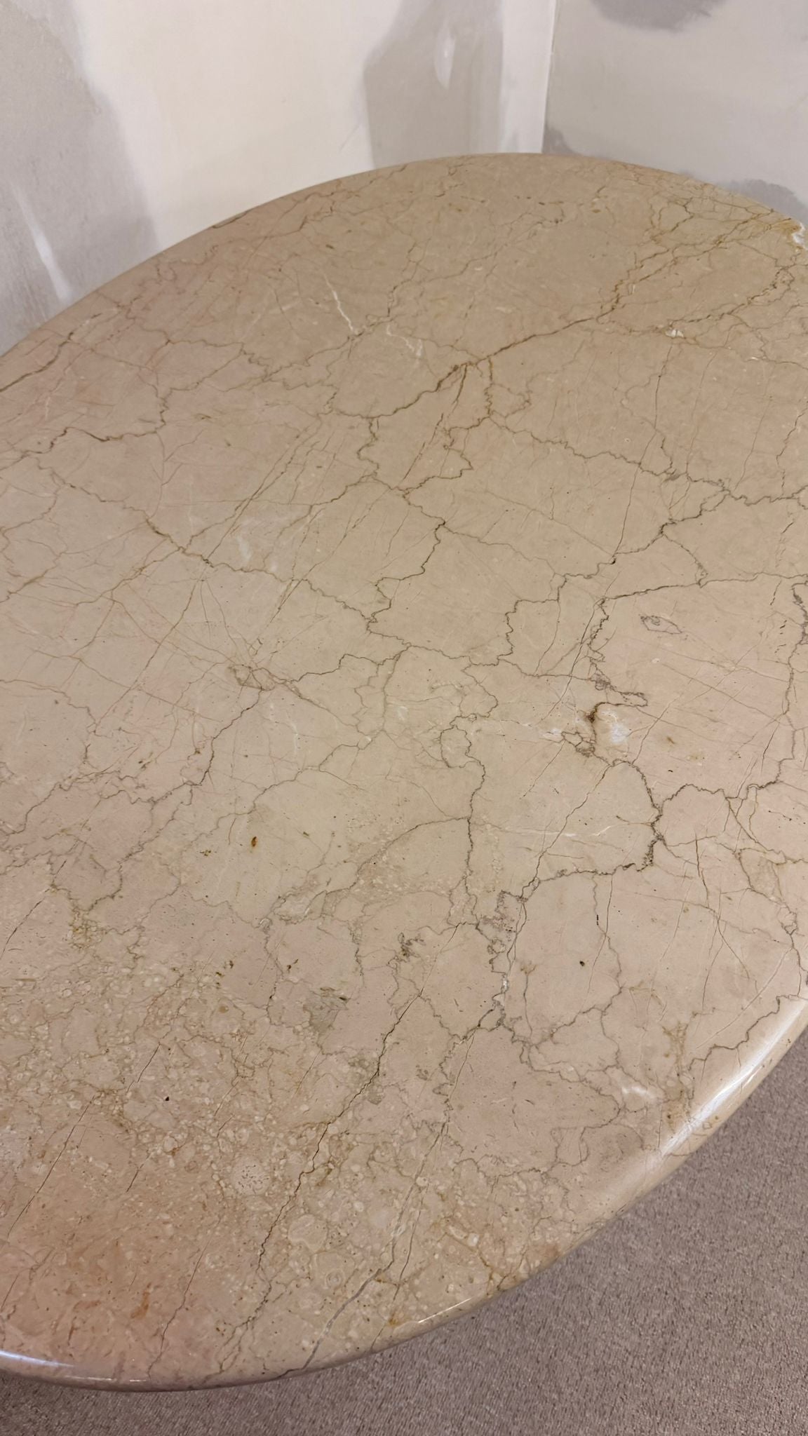Italienischer Esstisch aus Marmor in ovaler Form