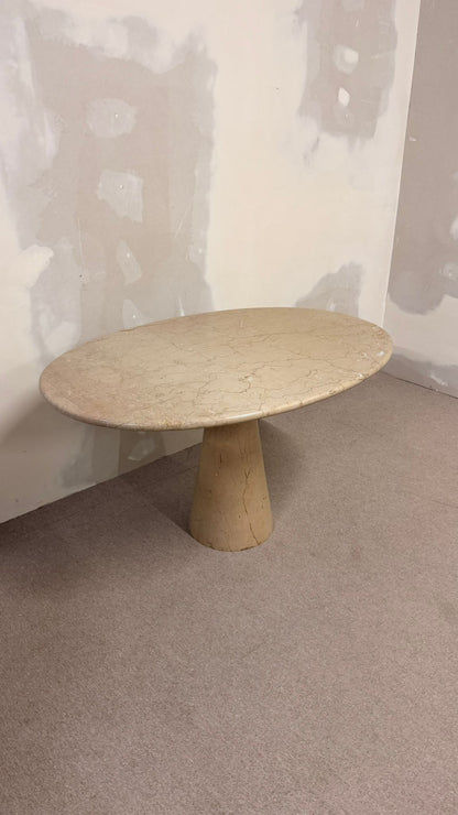 Italienischer Esstisch aus Marmor in ovaler Form