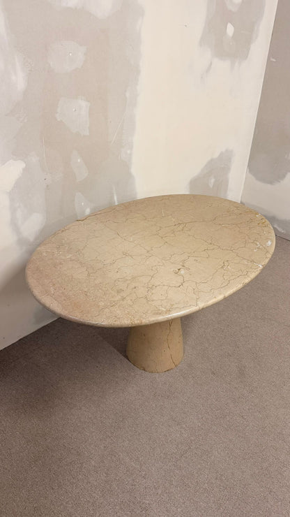 Italienischer Esstisch aus Marmor in ovaler Form