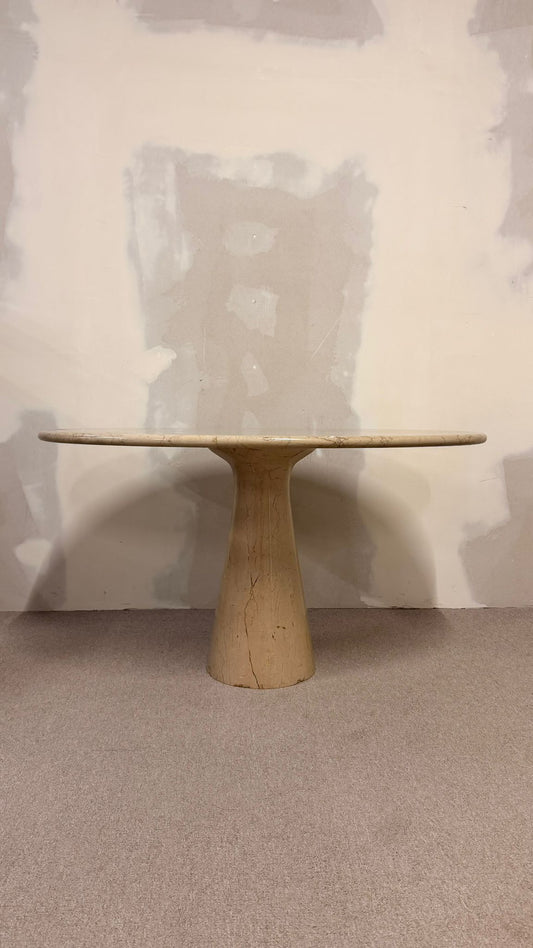 Italienischer Esstisch aus Marmor in ovaler Form