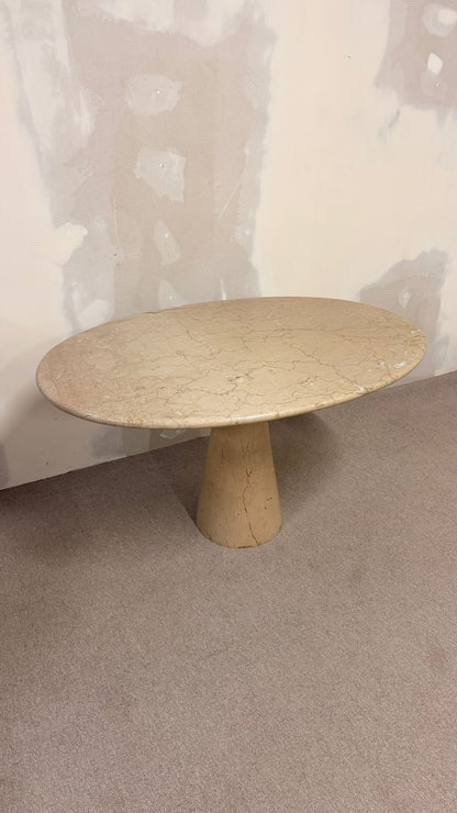 Italienischer Esstisch aus Marmor in ovaler Form