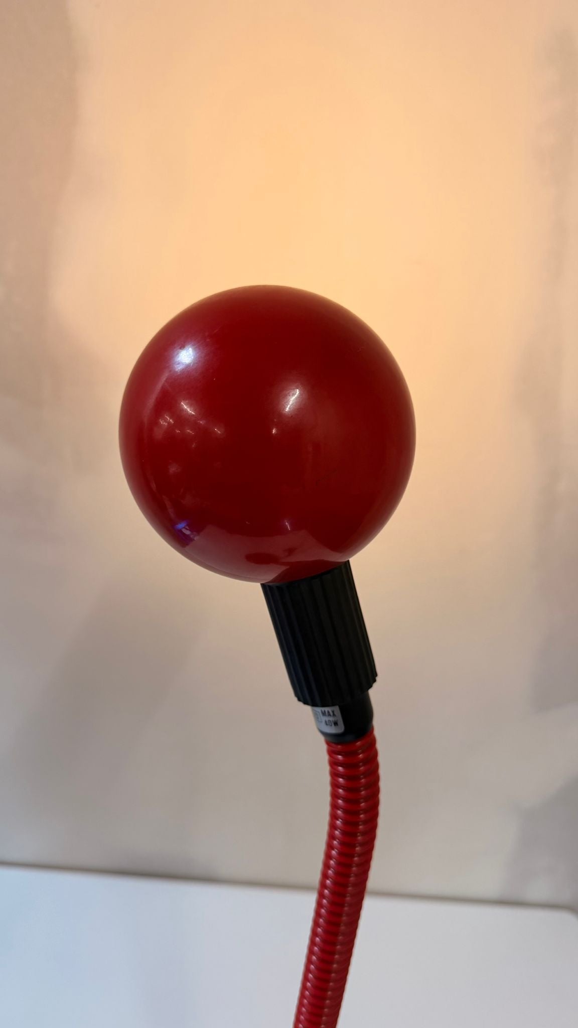 Rote italienische Space Age Tischlampe mit Schwanenhals 70`s