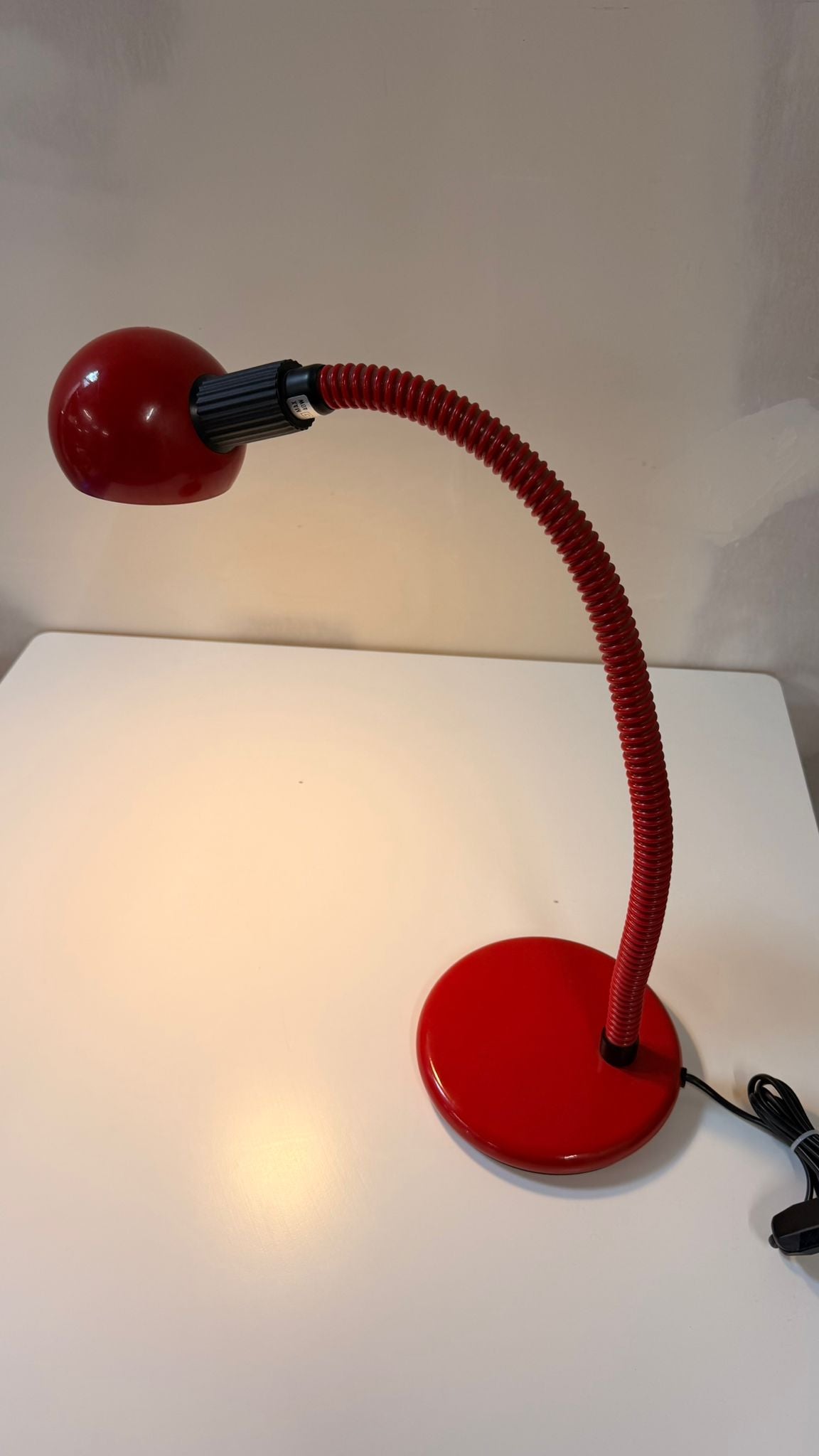 Rote italienische Space Age Tischlampe mit Schwanenhals 70`s