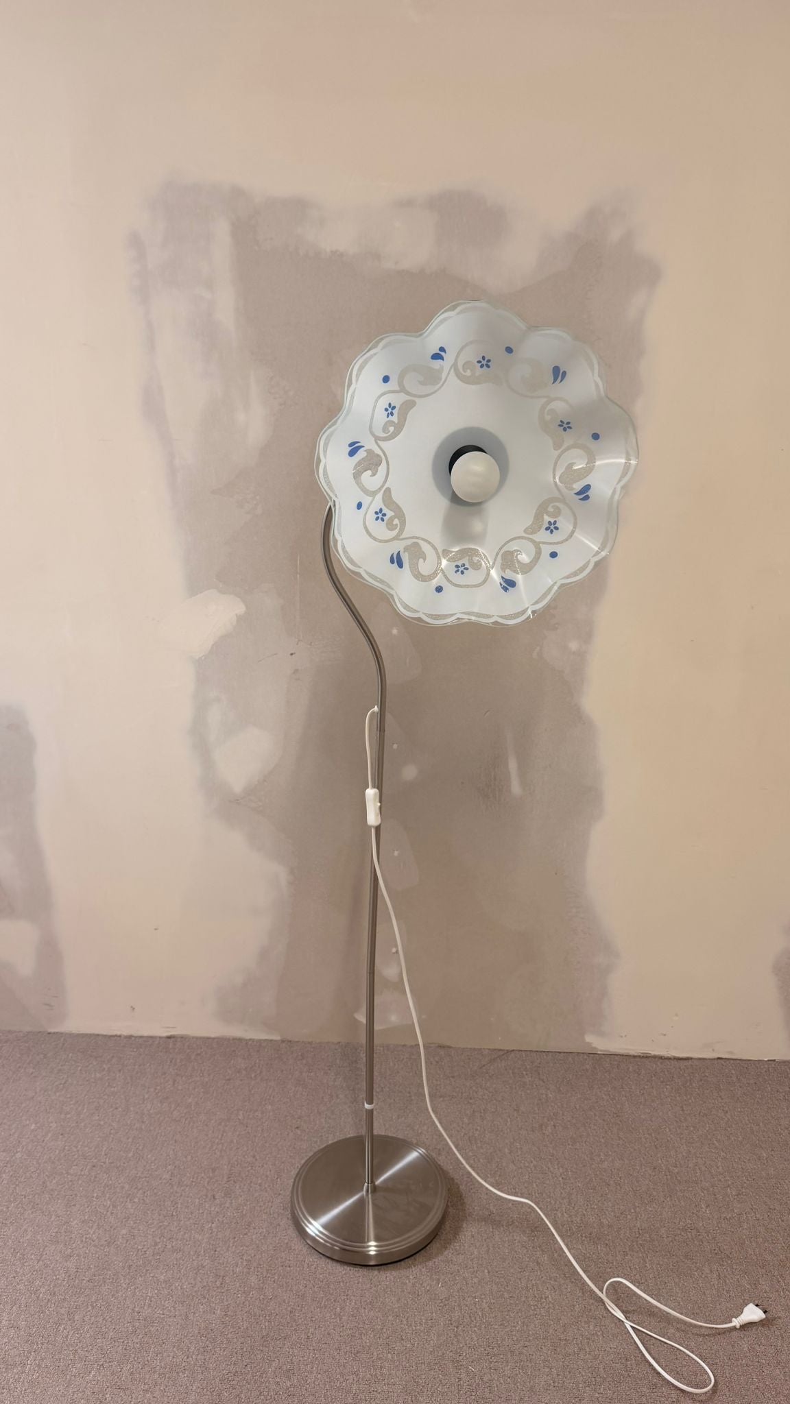Stehlampe mit Schwanenhals Blumenmuster Lampenschirm Glas