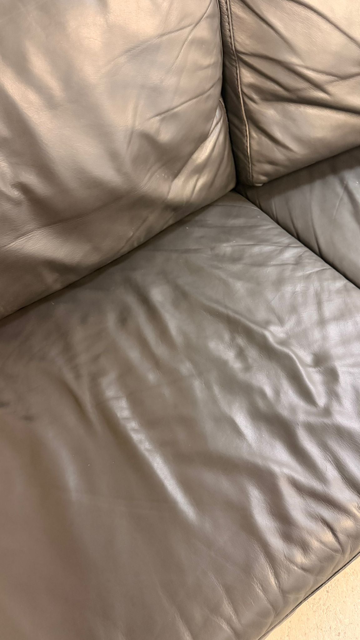 Modernes Ledersofa in dunkelgrau 3-Sitzer