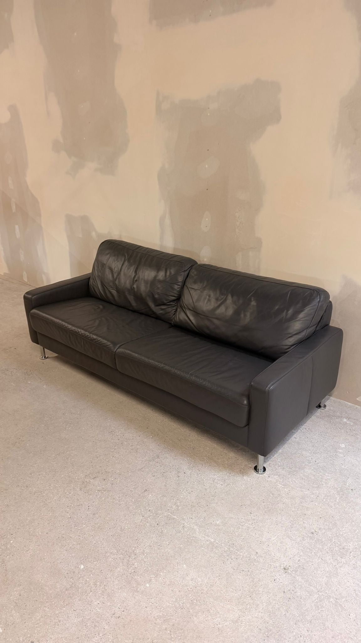 Modernes Ledersofa in dunkelgrau 3-Sitzer