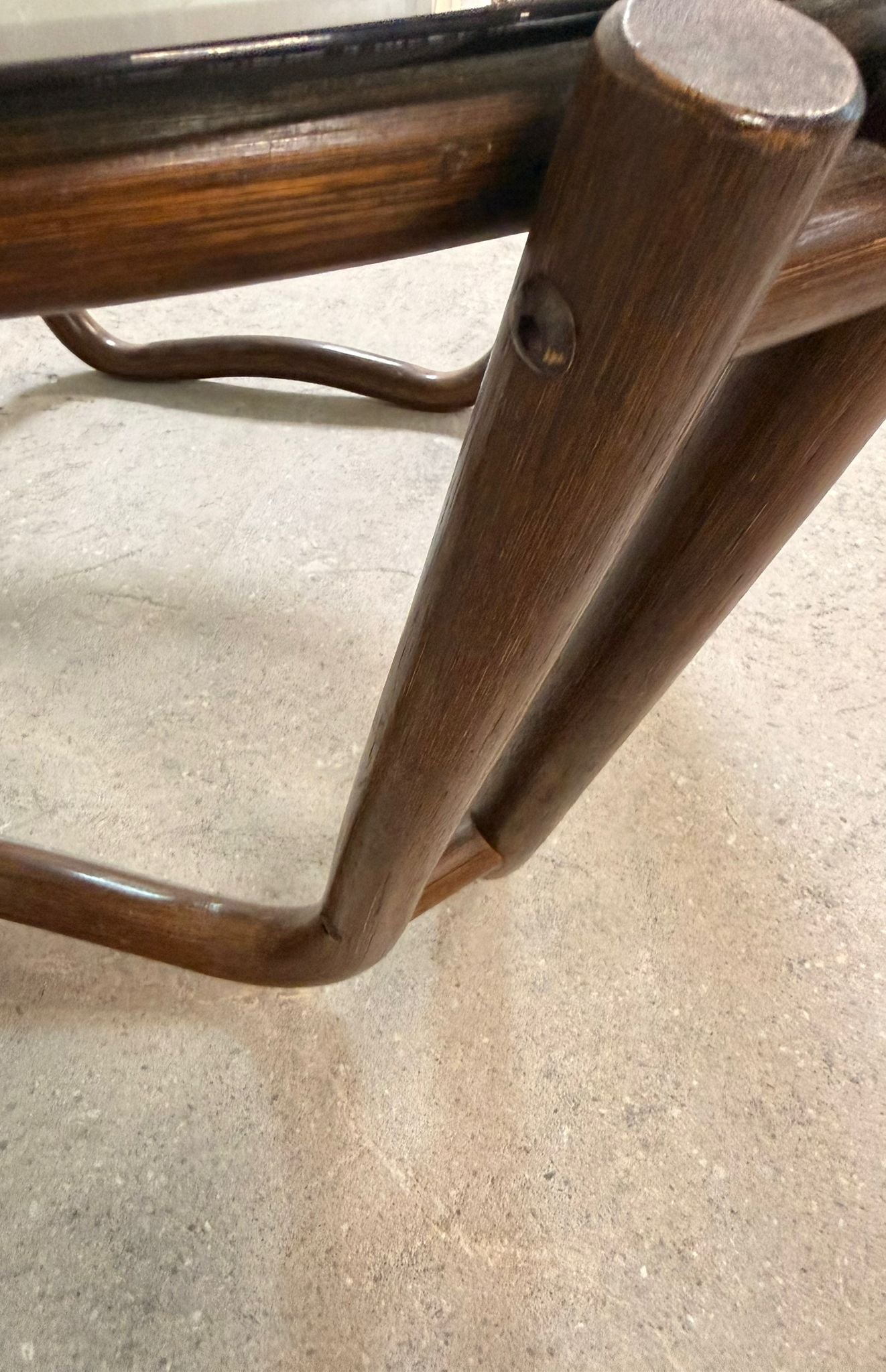 Couchtisch 70er Jahre mit Bambusgestell und Rauchglasplatte