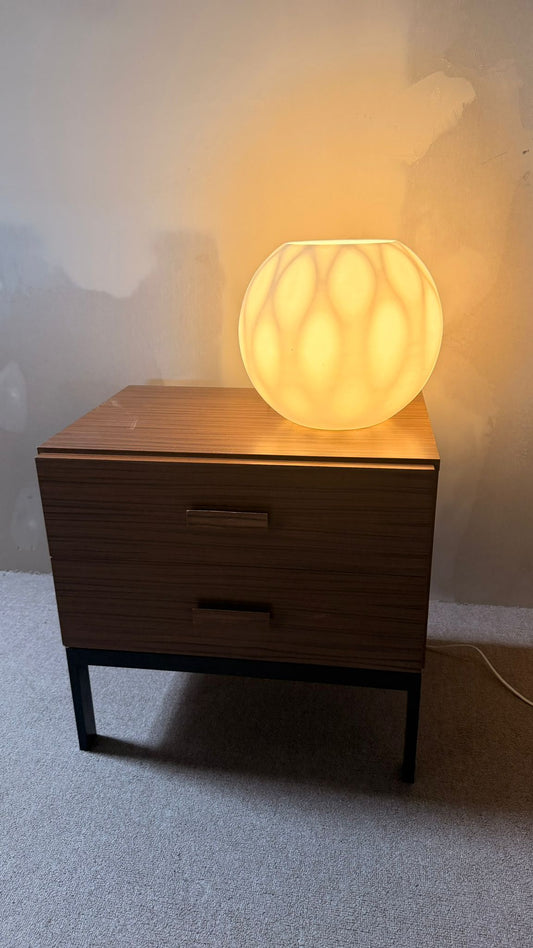 Vintage Designer Kugelleuchte aus Opalglas mit Lichtspiel
