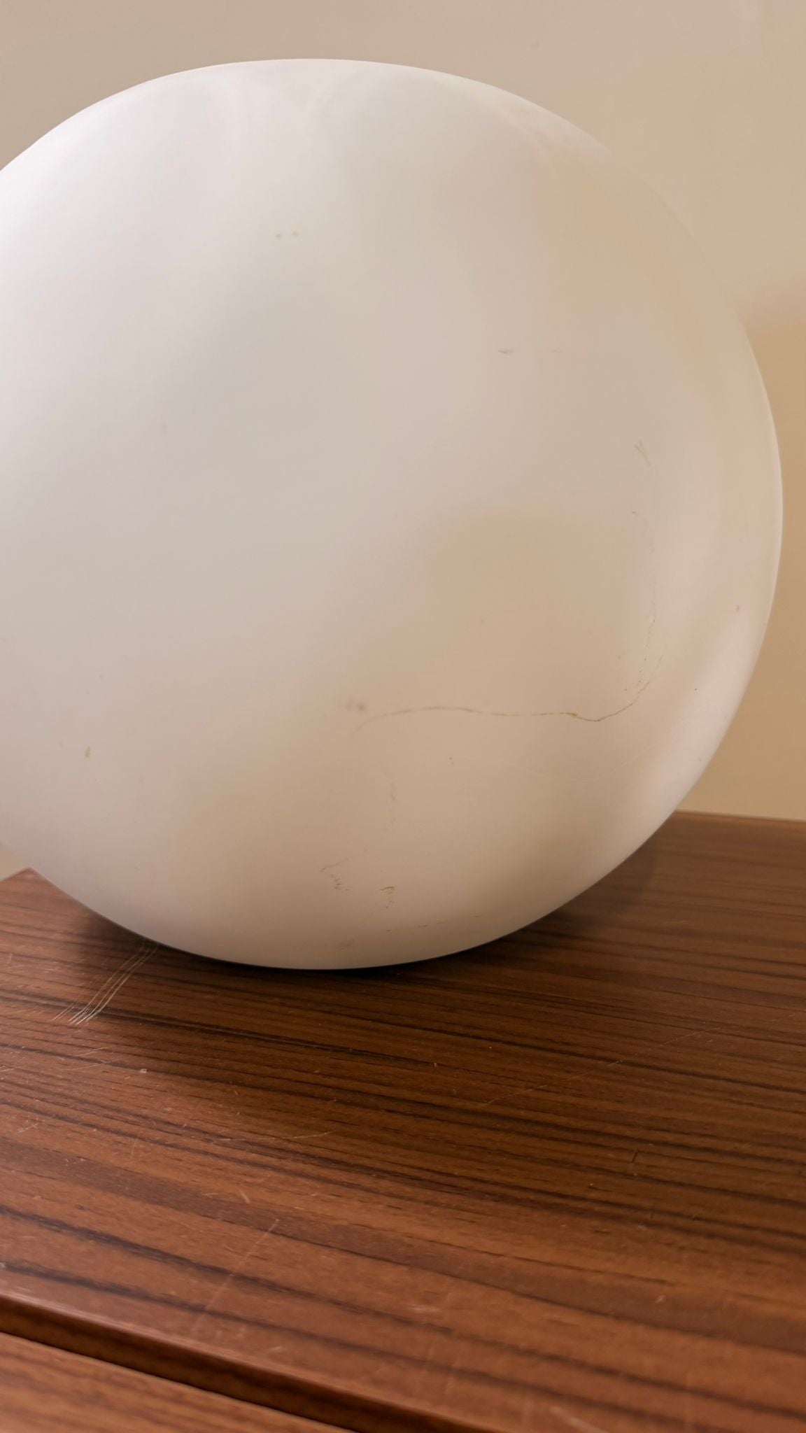 Vintage Designer Kugelleuchte aus Opalglas mit Lichtspiel