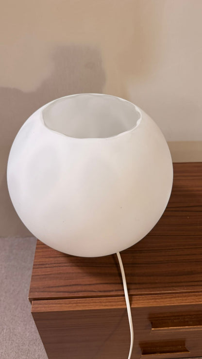 Vintage Designer Kugelleuchte aus Opalglas mit Lichtspiel