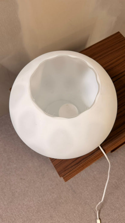Vintage Designer Kugelleuchte aus Opalglas mit Lichtspiel