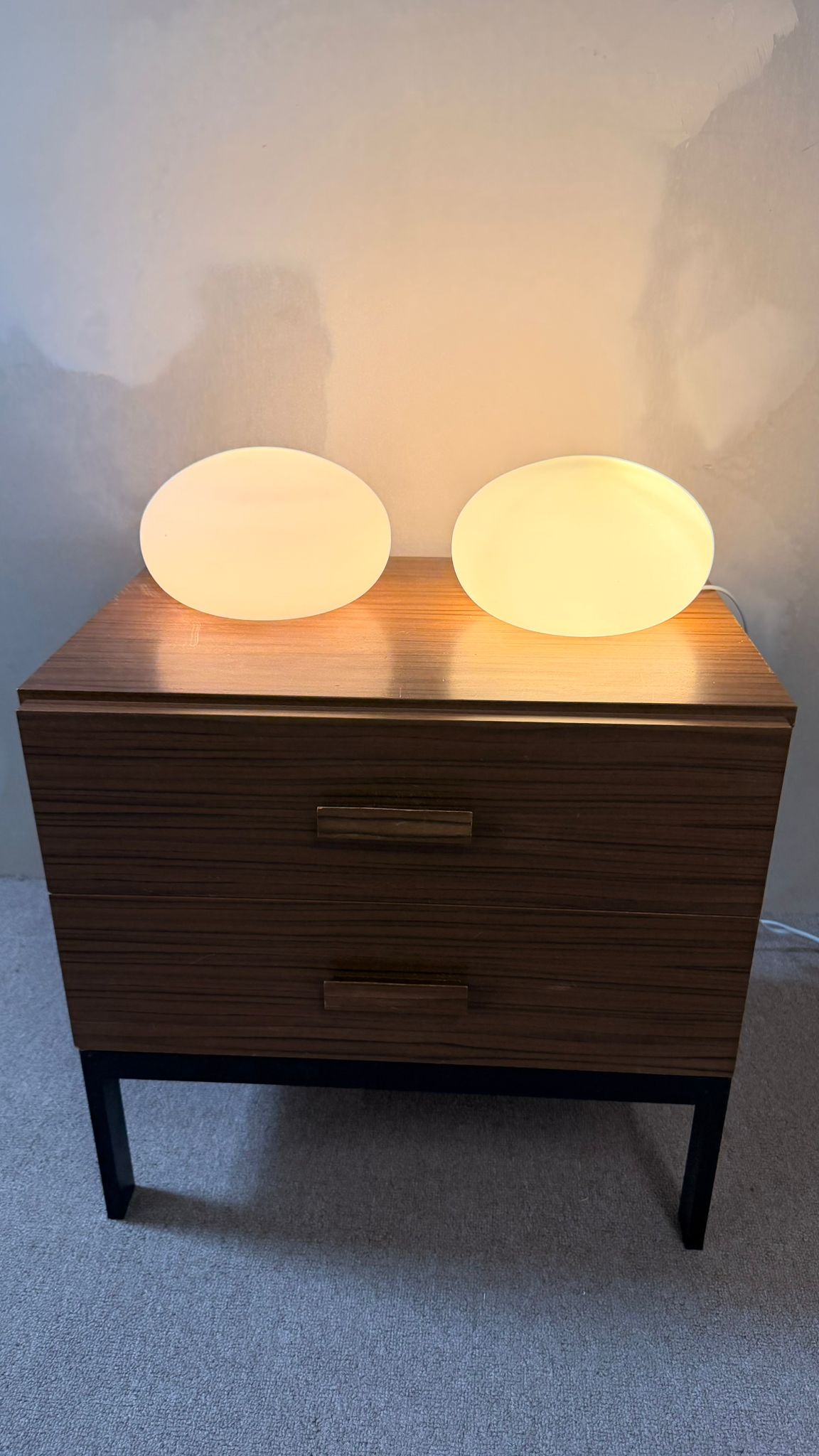 Space Age Tischlampe in Kieselsteinform Opalglas,2
