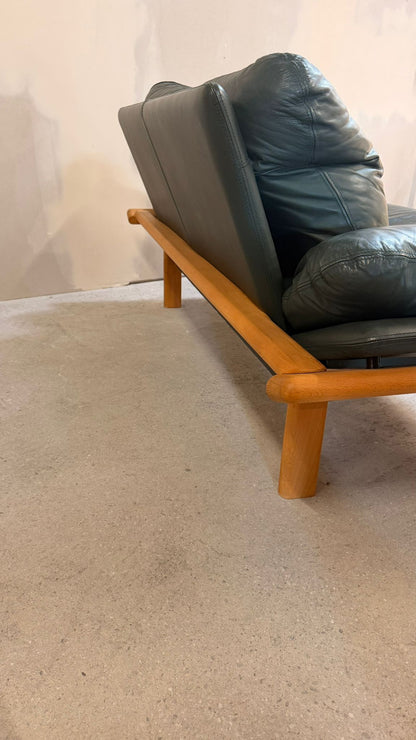 Dänisches 2-Sitzer Sofa aus Teak und dunkelgrünem Leder 70`s