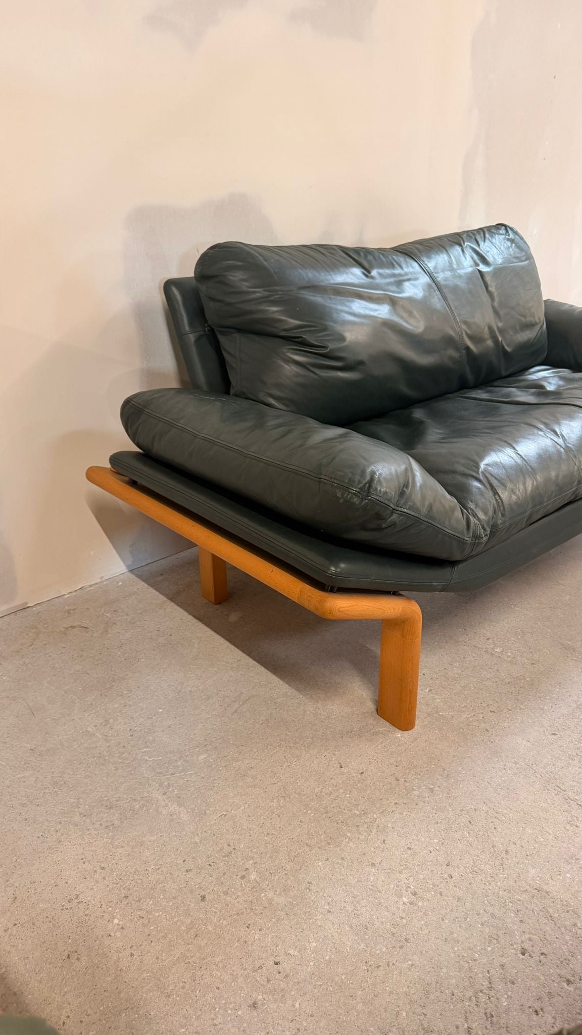 Dänisches 2-Sitzer Sofa aus Teak und dunkelgrünem Leder 70`s